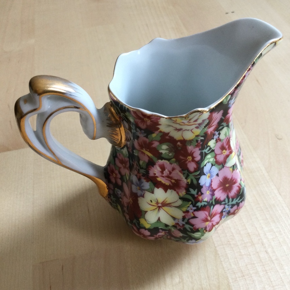 ROYAL COTSWOLDS In The English Tradition Pitcher